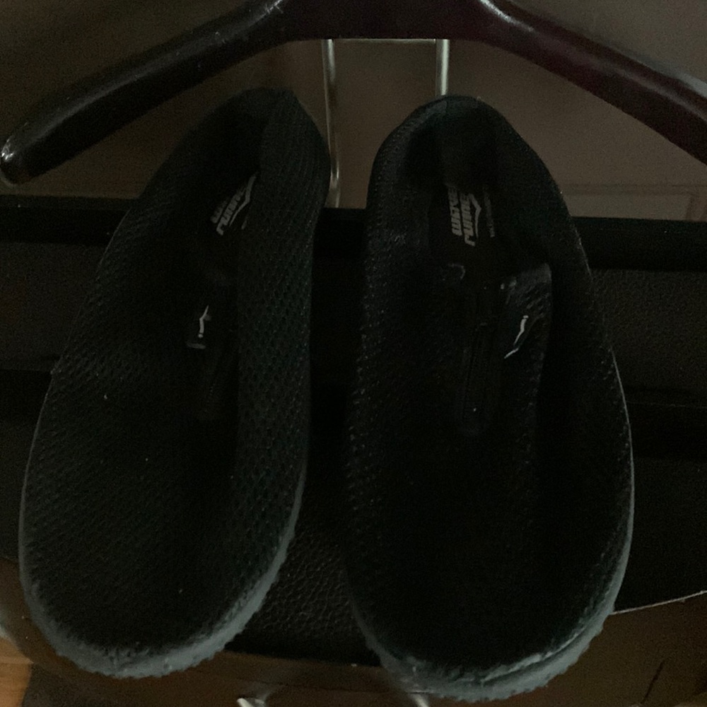 New wave runner swimming shoes never worn